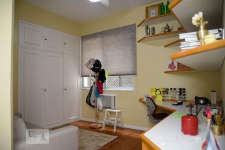 Apartamento à venda com 300m², 4 quartos e 2 vagas Apartamento à venda com 300m², 4 quartos e 2 vagasSuíte