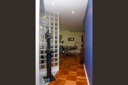 Apartamento à venda com 300m², 4 quartos e 2 vagas Apartamento à venda com 300m², 4 quartos e 2 vagasEntrada Sala