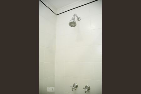 Apartamento à venda com 300m², 4 quartos e 2 vagas Apartamento à venda com 300m², 4 quartos e 2 vagasDetalhe Chuveir Banheiro