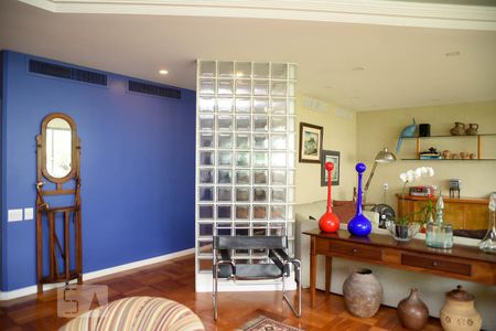 Apartamento à venda com 300m², 4 quartos e 2 vagas Apartamento à venda com 300m², 4 quartos e 2 vagasSala