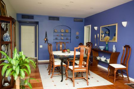 Apartamento à venda com 300m², 4 quartos e 2 vagas Apartamento à venda com 300m², 4 quartos e 2 vagasSala