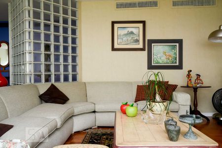 Apartamento à venda com 300m², 4 quartos e 2 vagas Apartamento à venda com 300m², 4 quartos e 2 vagasSala