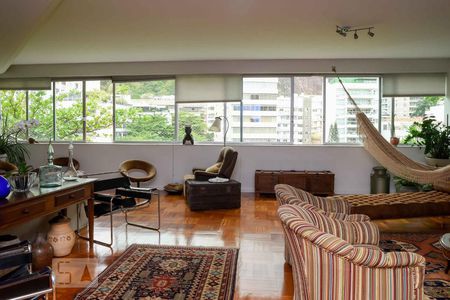 Apartamento à venda com 300m², 4 quartos e 2 vagas Apartamento à venda com 300m², 4 quartos e 2 vagasSala