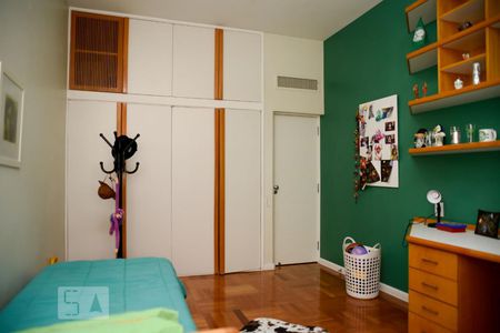 Apartamento à venda com 300m², 4 quartos e 2 vagas Apartamento à venda com 300m², 4 quartos e 2 vagasQuarto 2