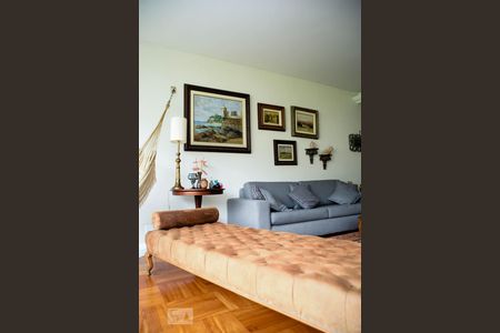 Apartamento à venda com 300m², 4 quartos e 2 vagas Apartamento à venda com 300m², 4 quartos e 2 vagasSala