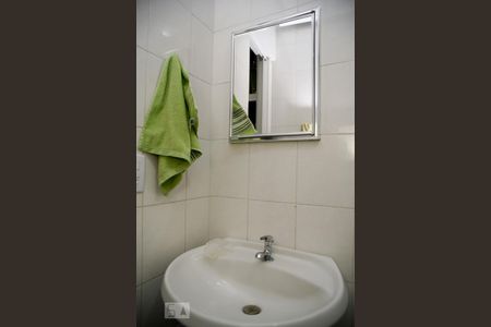 Apartamento à venda com 300m², 4 quartos e 2 vagas Apartamento à venda com 300m², 4 quartos e 2 vagasBanheiro de Serviço