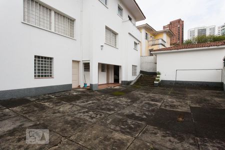 Casa para alugar com 500m², 4 quartos e 8 vagas Casa para alugar com 500m², 4 quartos e 8 vagasQuintal