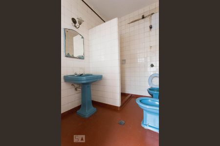 Casa para alugar com 500m², 4 quartos e 8 vagas Casa para alugar com 500m², 4 quartos e 8 vagasBanheiro de serviço