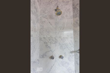 Casa para alugar com 500m², 4 quartos e 8 vagas Casa para alugar com 500m², 4 quartos e 8 vagasBanheiro