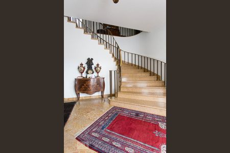 Casa para alugar com 500m², 4 quartos e 8 vagas Casa para alugar com 500m², 4 quartos e 8 vagasCorredor de entrada