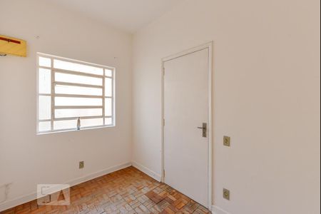 Casa à venda com 350m², 3 quartos e 8 vagas Casa à venda com 350m², 3 quartos e 8 vagasQuarto Serviço 1