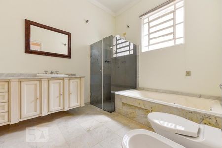 Casa à venda com 350m², 3 quartos e 8 vagas Casa à venda com 350m², 3 quartos e 8 vagasBanheiro Suíte 2