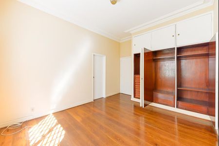 Casa à venda com 350m², 3 quartos e 8 vagas Casa à venda com 350m², 3 quartos e 8 vagasSuíte 1