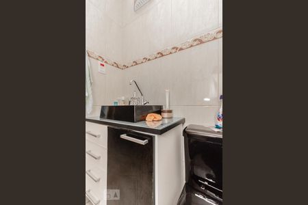 Banheiro de apartamento à venda com 2 quartos, 55m² em Continental, Osasco