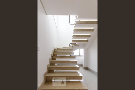 Apartamento à venda com 600m², 4 quartos e 3 vagas Apartamento à venda com 600m², 4 quartos e 3 vagasescada acesso 2 andar