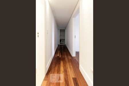 Apartamento à venda com 600m², 4 quartos e 3 vagas Apartamento à venda com 600m², 4 quartos e 3 vagascorredor acesso quartos