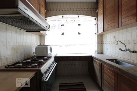 Casa para alugar com 330m², 4 quartos e 6 vagasCozinha