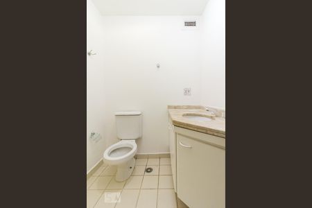 Banheiro de apartamento à venda com 3 quartos, 77m² em Alphaville Industrial, Barueri