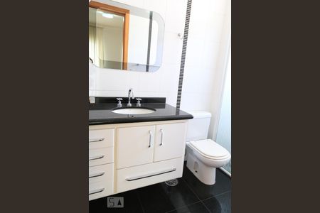 Apartamento à venda com 143m², 3 quartos e 4 vagasBanheiro 1