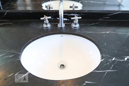 Apartamento à venda com 143m², 3 quartos e 4 vagasBanheiro 3