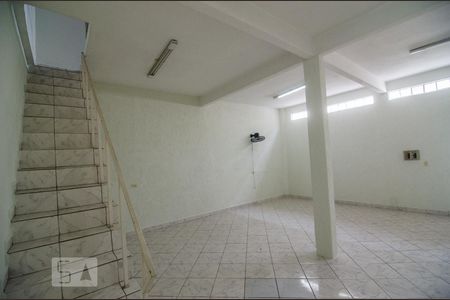 Casa à venda com 320m², 3 quartos e 3 vagas Casa à venda com 320m², 3 quartos e 3 vagasGalpão Piso