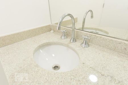 Apartamento à venda com 73m², 2 quartos e 2 vagasBanheiro suíte 