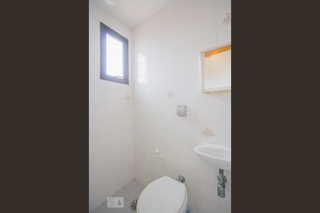 Banheiro de Serviço de apartamento para alugar com 3 quartos, 100m² em Campo Belo, São Paulo