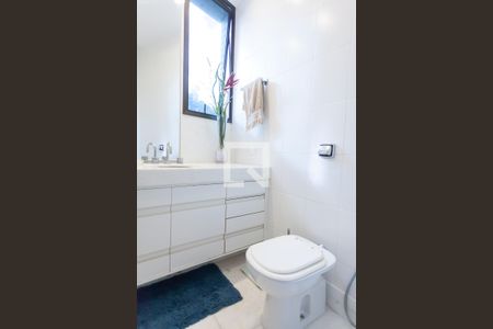 Apartamento à venda com 215m², 4 quartos e 4 vagas Apartamento à venda com 215m², 4 quartos e 4 vagasBanheiro da Suíte 1