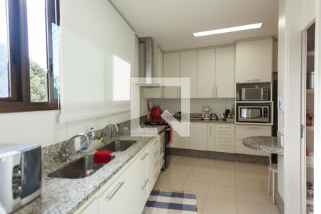 Apartamento à venda com 215m², 4 quartos e 4 vagas Apartamento à venda com 215m², 4 quartos e 4 vagasÁrea de Serviço