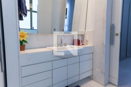 Apartamento à venda com 215m², 4 quartos e 4 vagas Apartamento à venda com 215m², 4 quartos e 4 vagasbanheiro semi suite