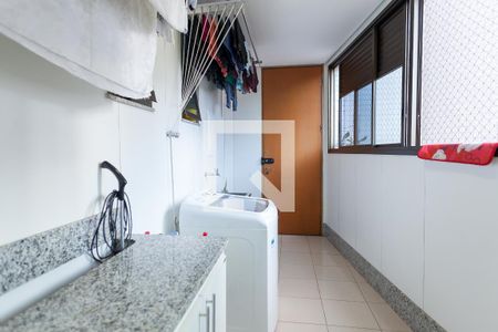 Apartamento à venda com 215m², 4 quartos e 4 vagas Apartamento à venda com 215m², 4 quartos e 4 vagasÁrea de Serviço