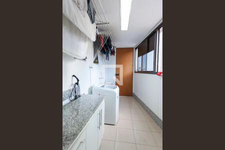 Apartamento à venda com 215m², 4 quartos e 4 vagas Apartamento à venda com 215m², 4 quartos e 4 vagasÁrea de Serviço