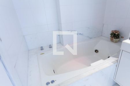 Apartamento à venda com 215m², 4 quartos e 4 vagas Apartamento à venda com 215m², 4 quartos e 4 vagasBanheiro da Suíte 2
