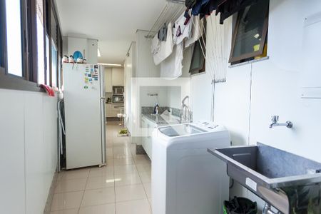 Apartamento à venda com 215m², 4 quartos e 4 vagas Apartamento à venda com 215m², 4 quartos e 4 vagasÁrea de Serviço