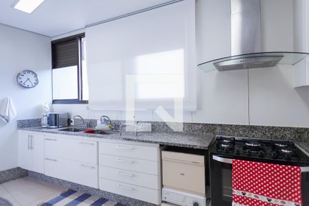 Apartamento à venda com 215m², 4 quartos e 4 vagas Apartamento à venda com 215m², 4 quartos e 4 vagasCozinha