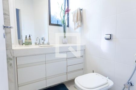 Apartamento à venda com 215m², 4 quartos e 4 vagas Apartamento à venda com 215m², 4 quartos e 4 vagasBanheiro da Suíte 1