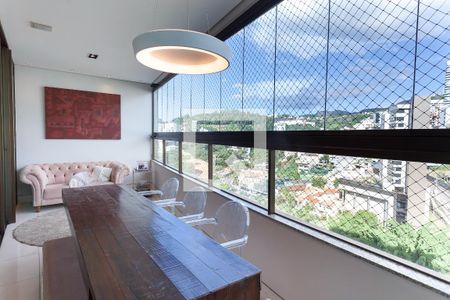 Apartamento à venda com 215m², 4 quartos e 4 vagas Apartamento à venda com 215m², 4 quartos e 4 vagasvaranda sala