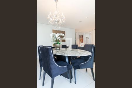 Apartamento à venda com 215m², 4 quartos e 4 vagas Apartamento à venda com 215m², 4 quartos e 4 vagasSala de Jantar