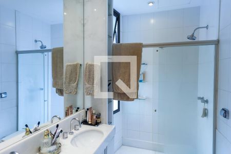 Apartamento à venda com 215m², 4 quartos e 4 vagas Apartamento à venda com 215m², 4 quartos e 4 vagasBanheiro da Suíte 2