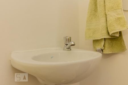 Lavabo de casa de condomínio para alugar com 2 quartos, 117m² em Vila São Silvestre, São Paulo