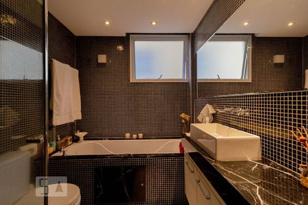 Apartamento para alugar com 120m², 2 quartos e 2 vagas Apartamento para alugar com 120m², 2 quartos e 2 vagasBanheiro Suíte 1