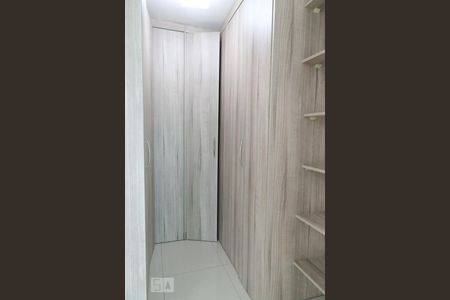 Casa à venda com 277m², 3 quartos e 4 vagas Casa à venda com 277m², 3 quartos e 4 vagasCloset