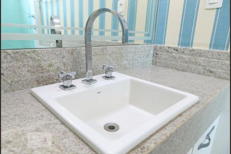 Casa à venda com 277m², 3 quartos e 4 vagas Casa à venda com 277m², 3 quartos e 4 vagasBanheiro da suíte 3