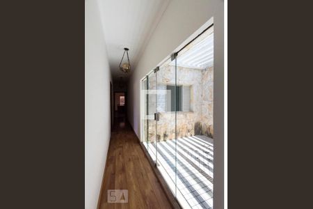 Casa à venda com 450m², 3 quartos e 6 vagas Casa à venda com 450m², 3 quartos e 6 vagasCorredor - Jardim de Inverno