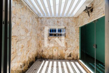 Casa à venda com 450m², 3 quartos e 6 vagas Casa à venda com 450m², 3 quartos e 6 vagasCorredor - Jardim de Inverno