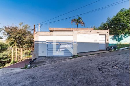 Casa à venda com 450m², 3 quartos e 6 vagas Casa à venda com 450m², 3 quartos e 6 vagasFachada