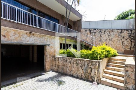 Casa à venda com 450m², 3 quartos e 6 vagas Casa à venda com 450m², 3 quartos e 6 vagasEntrada
