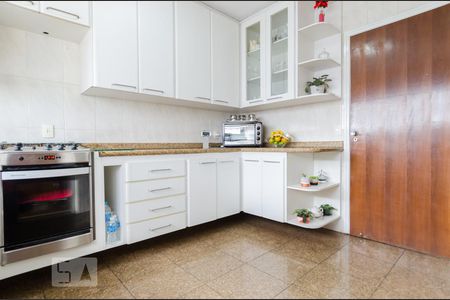 Apartamento à venda com 140m², 4 quartos e 2 vagasCozinha