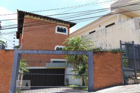 Casa à venda com 500m², 3 quartos e 4 vagas Casa à venda com 500m², 3 quartos e 4 vagasFachada