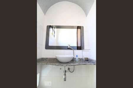 Casa à venda com 500m², 3 quartos e 4 vagas Casa à venda com 500m², 3 quartos e 4 vagasLavabo